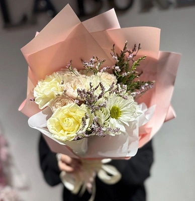 Составной букет из роз, лимониума и хризантемы S