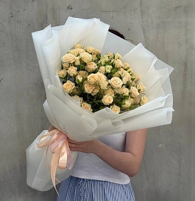 Букет из 21 кремовой кустовой розы