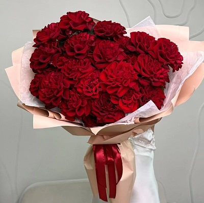 Букет из 25 красных кружевных роз