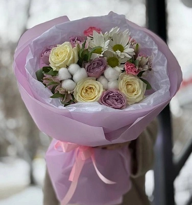 Составной букет из роз, хризантем и хлопка M