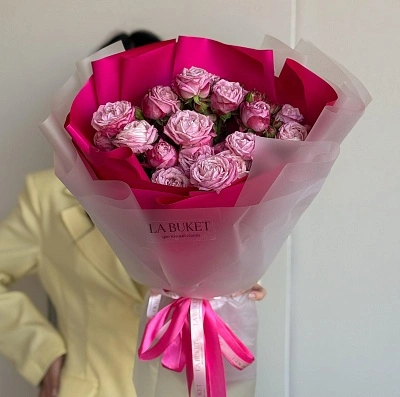 Букет из 11 кустовых пионовидных роз