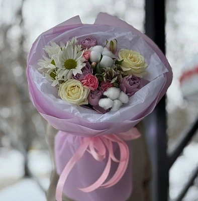 Составной букет из роз, хризантем и хлопка S